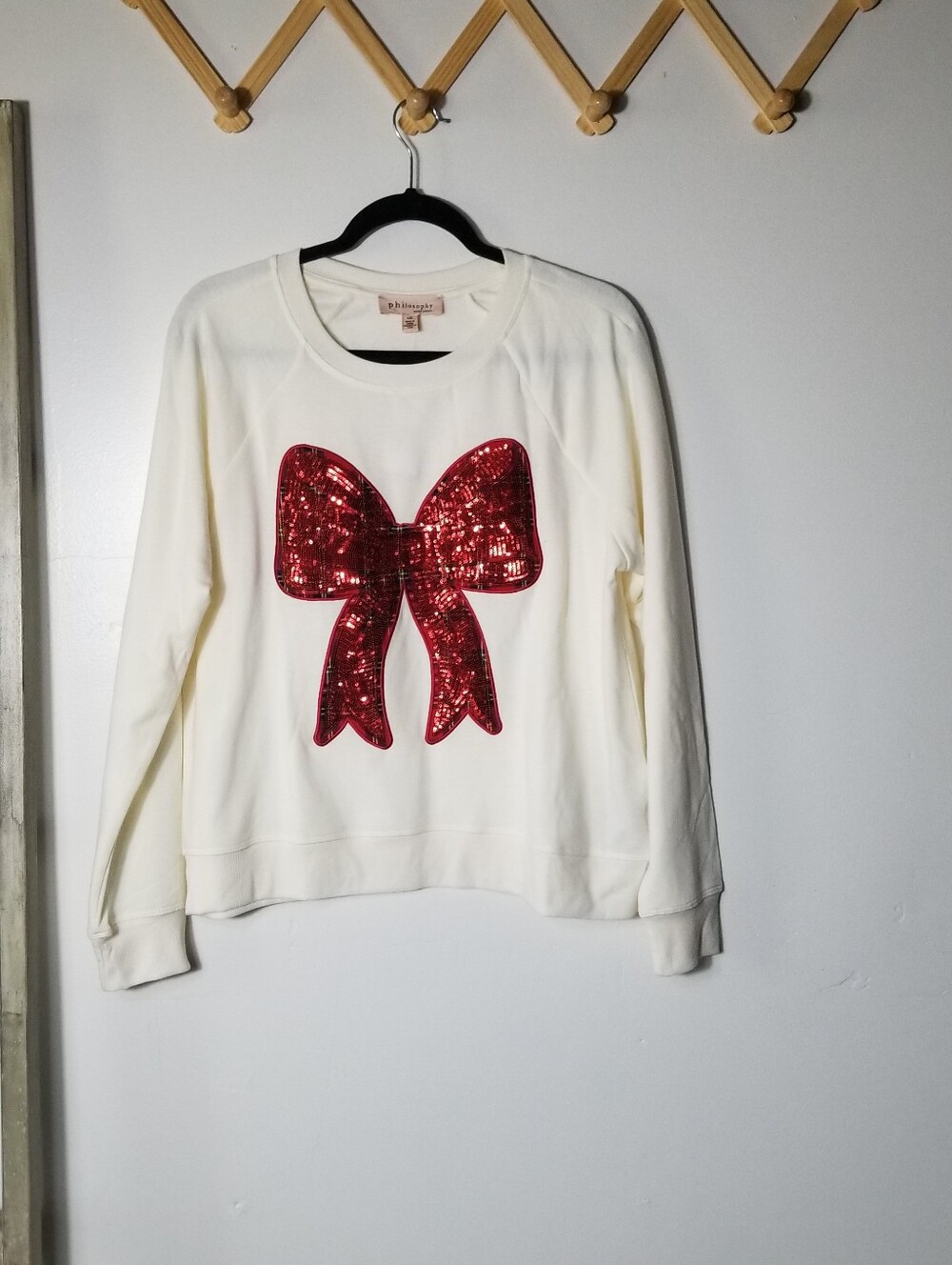 NWT PHILOSOPHY WHITE SOFT SWEATER WITH RED SEQUINS BOW SIZE LARGE